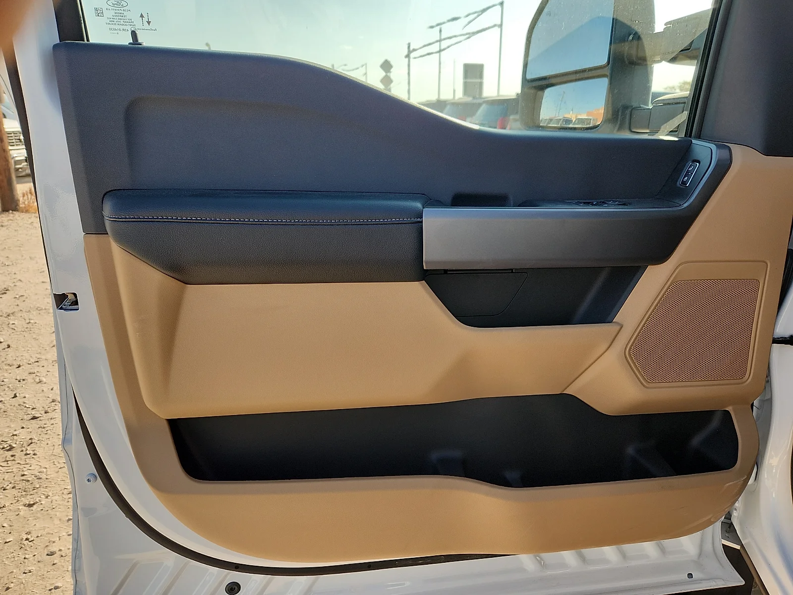 New 2027 Oxford White Ford XLT image 13