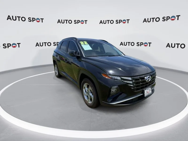 Used 2022 Black Hyundai SEL image 5