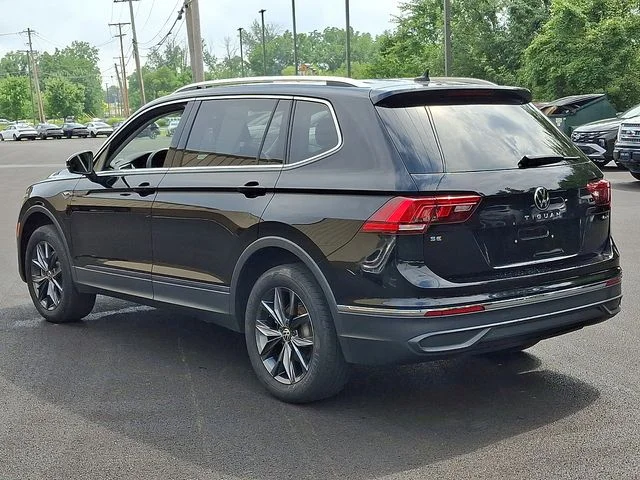 Used 2022 Black Volkswagen 2.0T SE image 4
