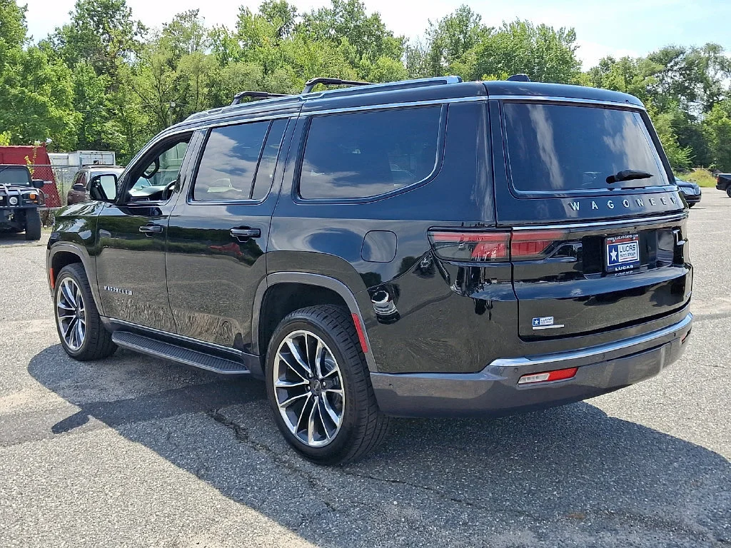 Used 2022 Diamond Black Crystal Pearlcoat Jeep Series II image 8