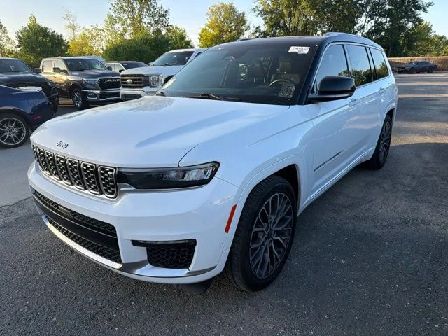 Used 2021 White Jeep Summit image 8