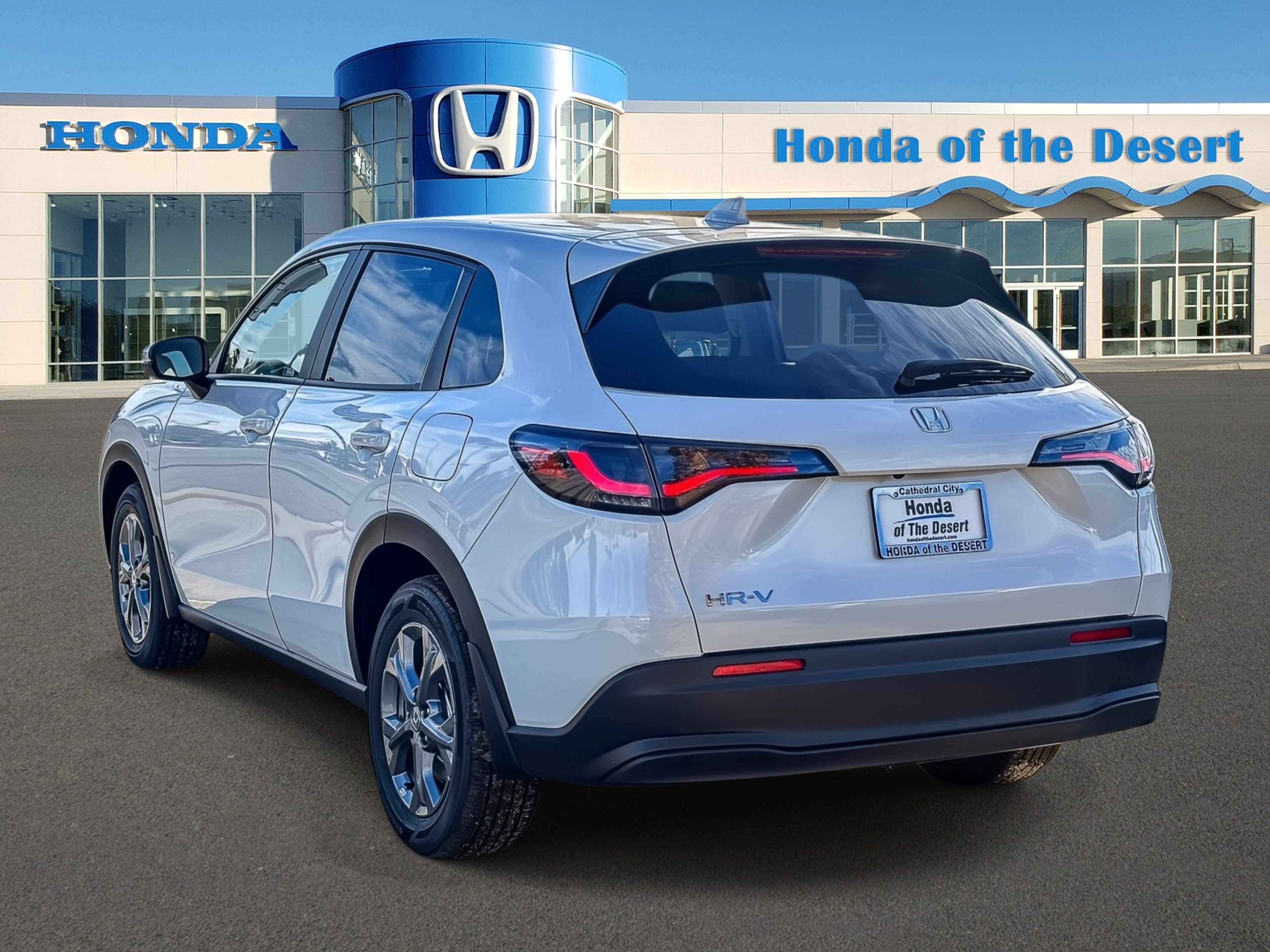 New 2027 Platinum White Pearl Honda LX image 4