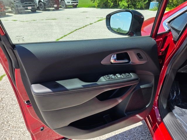 New 2027 Red Hot Pearl-Coat Exterior Paint Chrysler Select image 21
