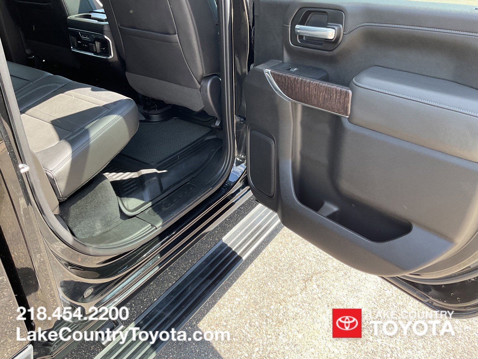 Used 2023  GMC Denali image 24