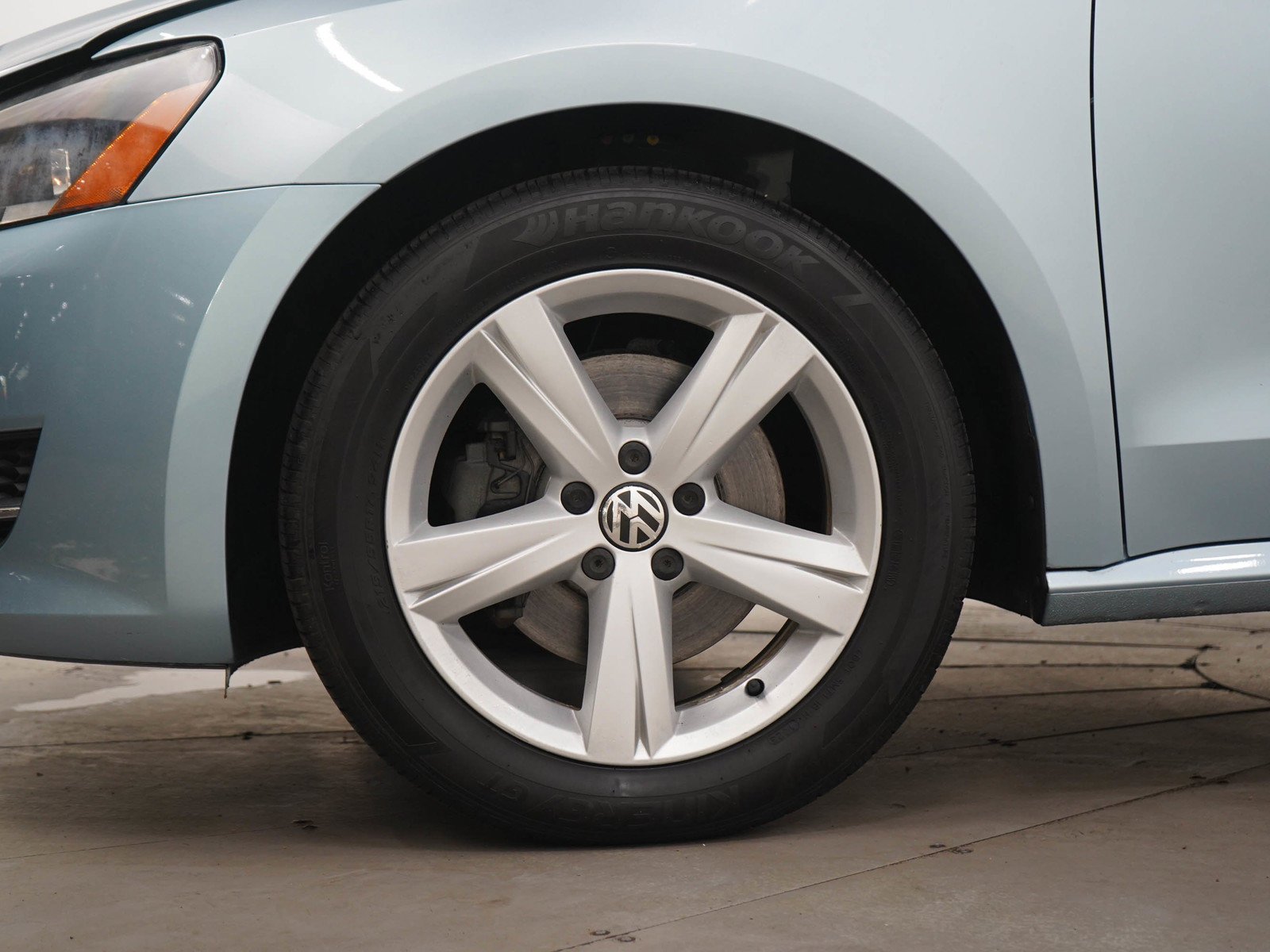 Used 2013 Glacier Blue Metallic Volkswagen 2.5 SE image 26