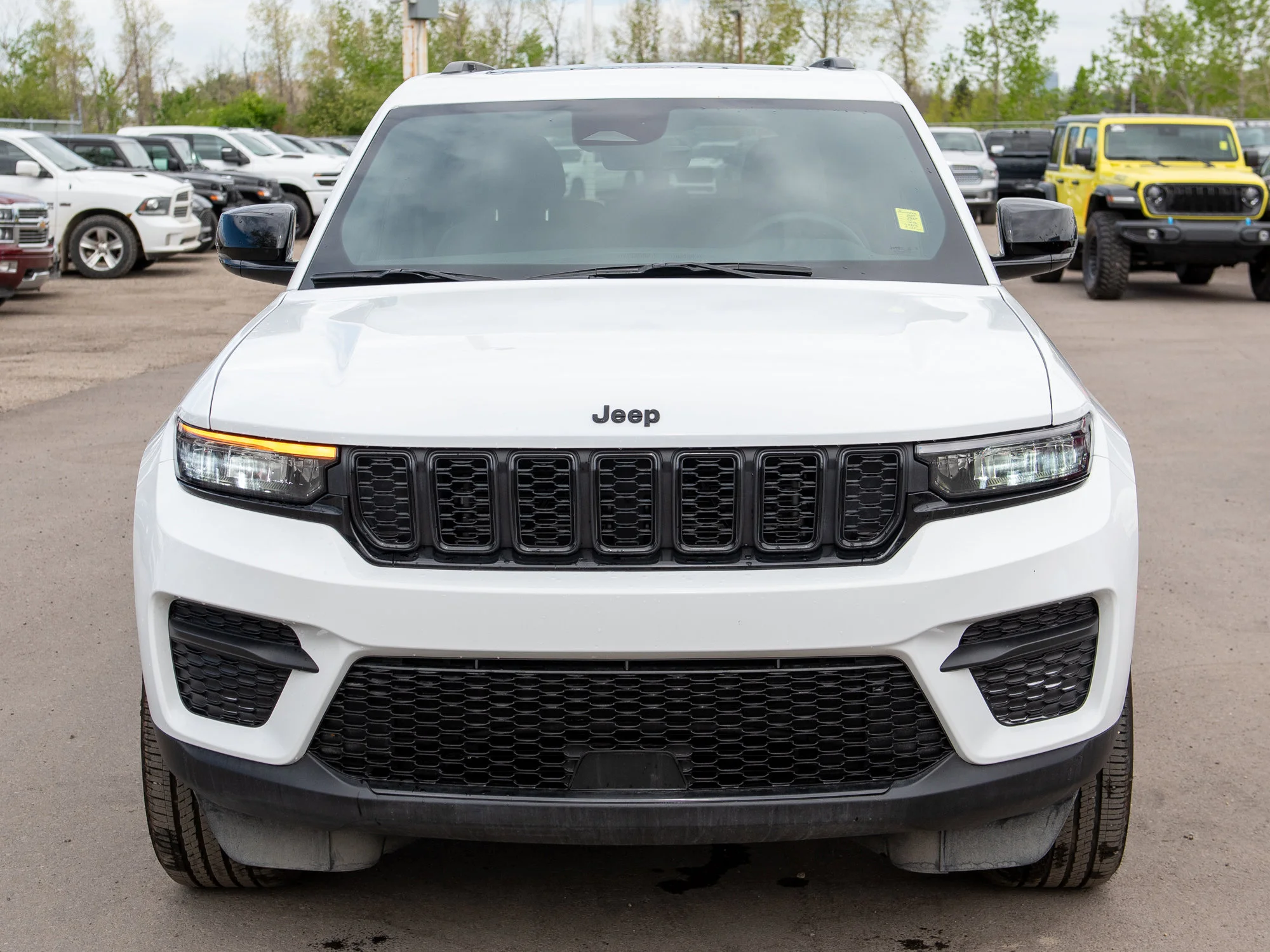 Certified Used 2025 White Jeep Altitude * No Accidents | Trailer Tow Pack | V6 | Adaptive Cruise | Sunroof image 11