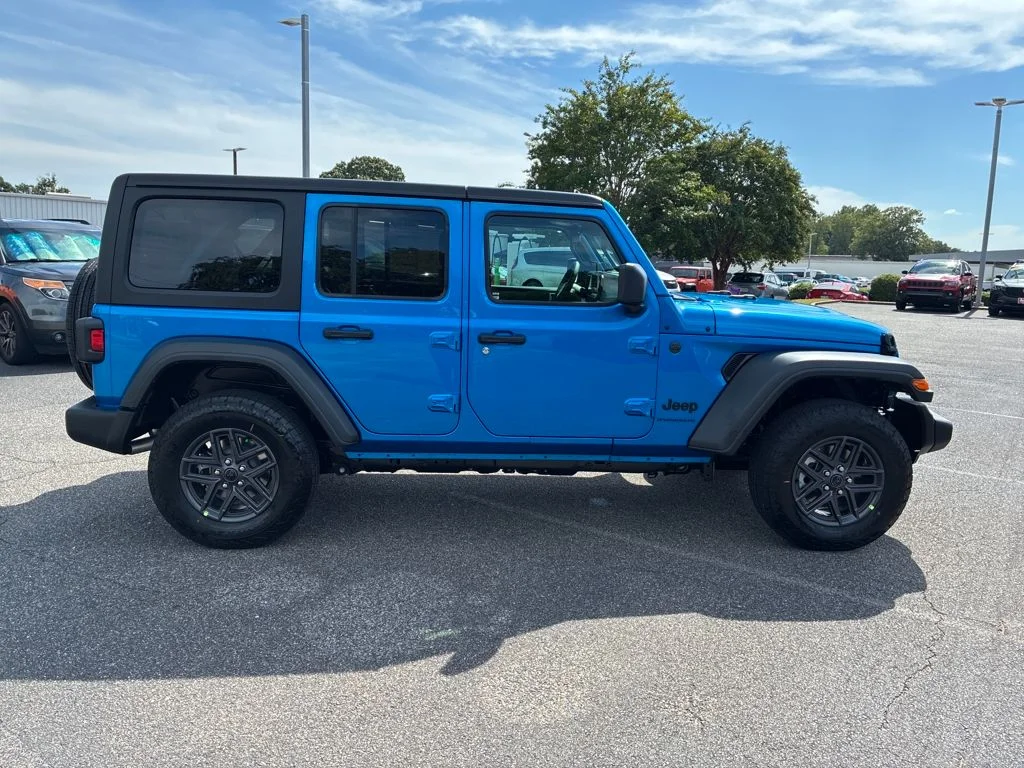 New 2025 Hydro Blue Pearl-Coat Exterior Paint Jeep Sport S image 8