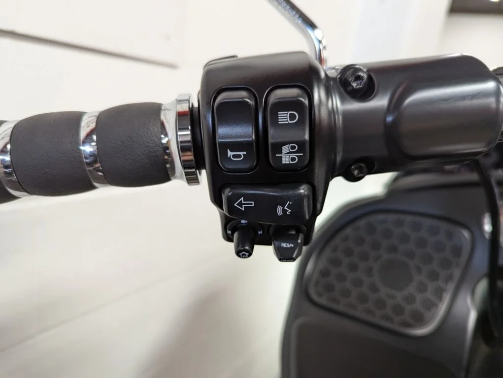 Used 2022 BLACK Harley-Davidson®  image 12