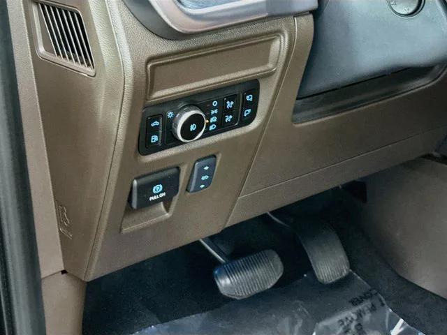 Used 2025 Blue Metallic Ford King Ranch image 10