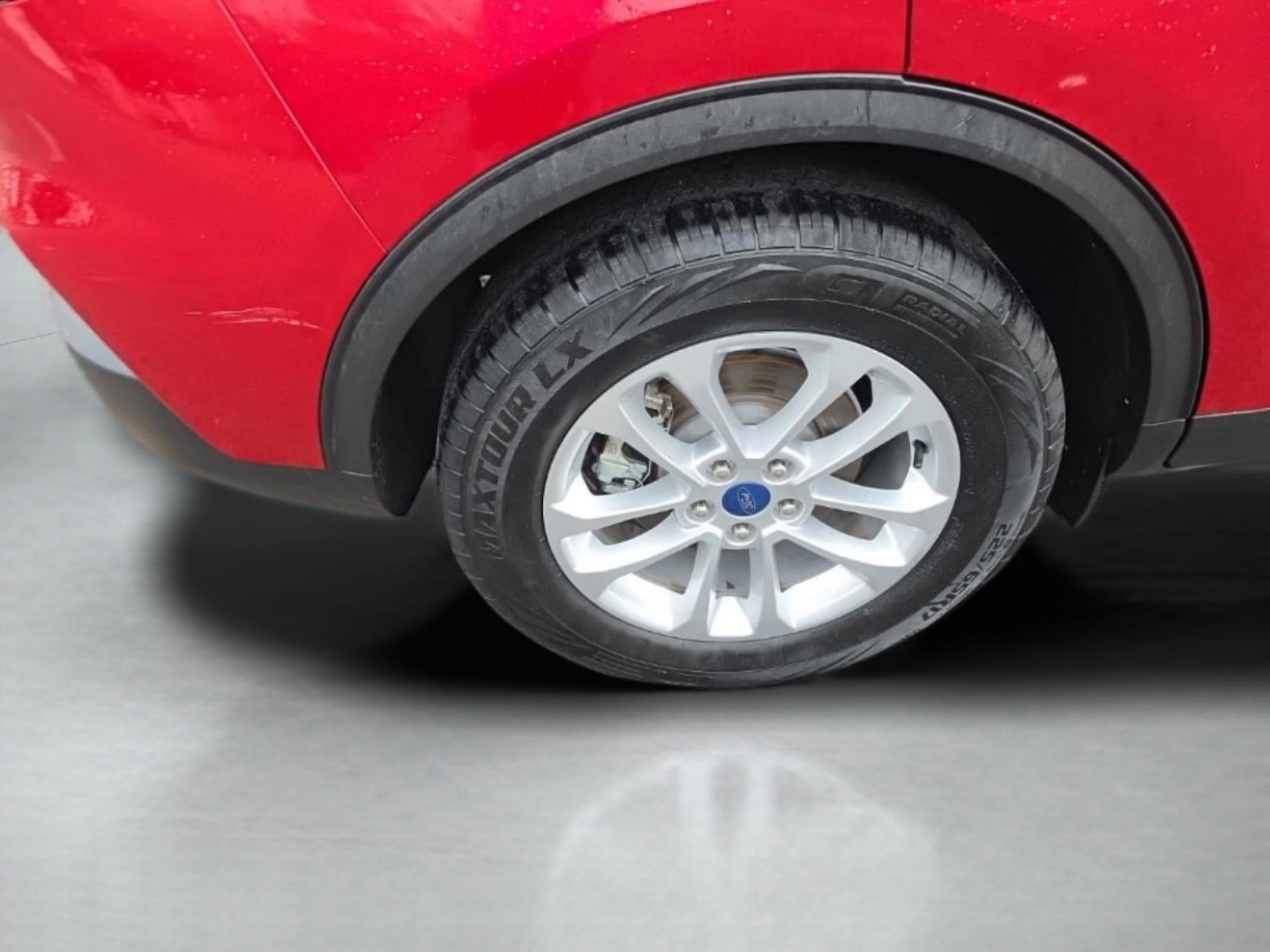 Used 2020 Red Ford SE image 33