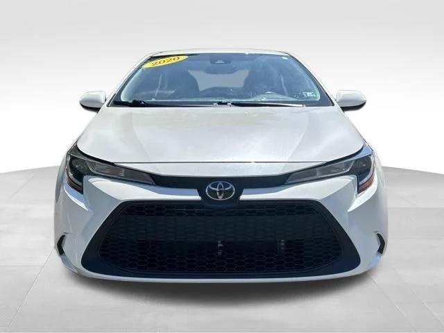 Used 2020 White Toyota LE image 8