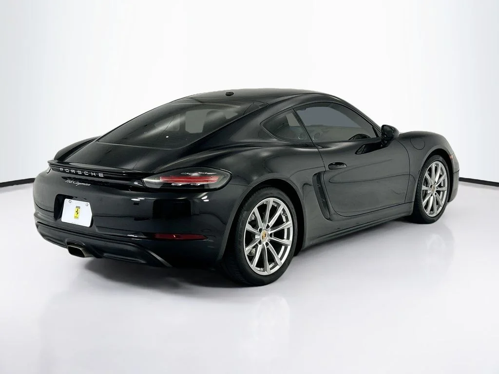 Used 2017 Black Porsche  image 5