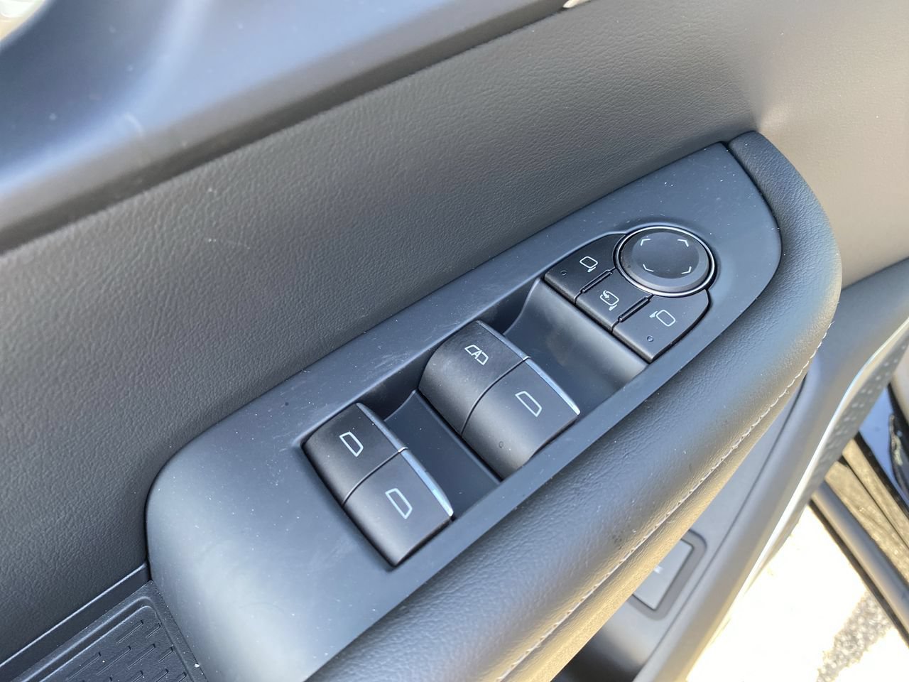 Used 2026 Ebony Twilight Metallic Buick Avenir image 19