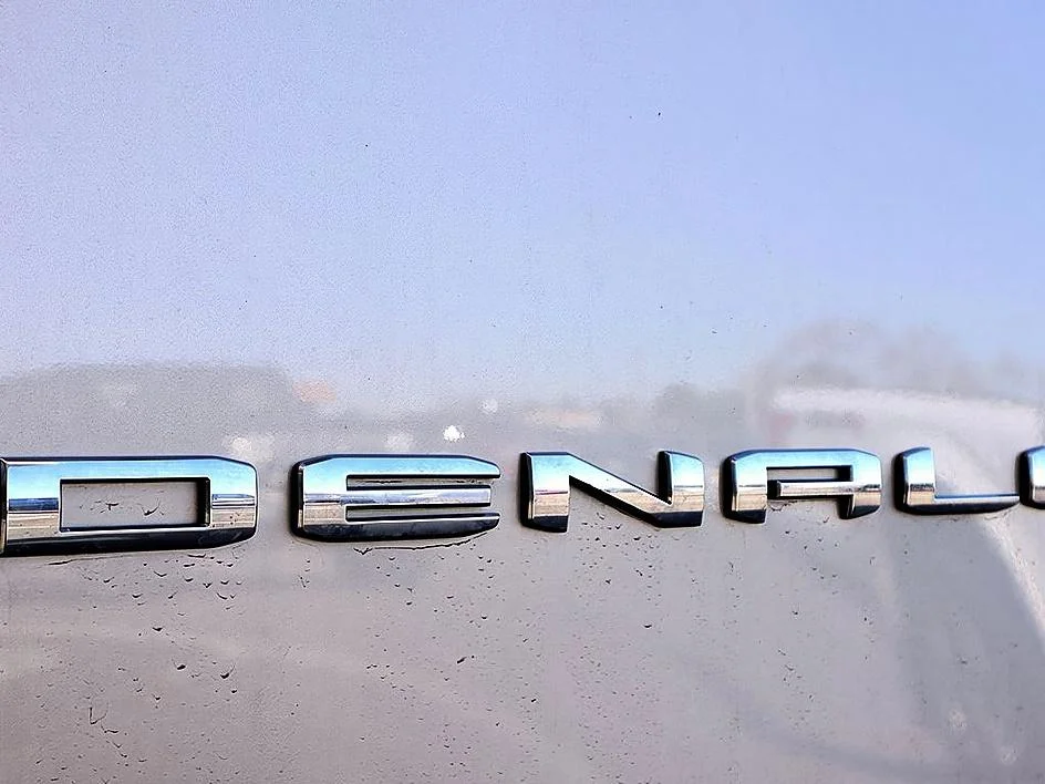 Used 2023 Pearl Beige Metallic GMC Denali image 32