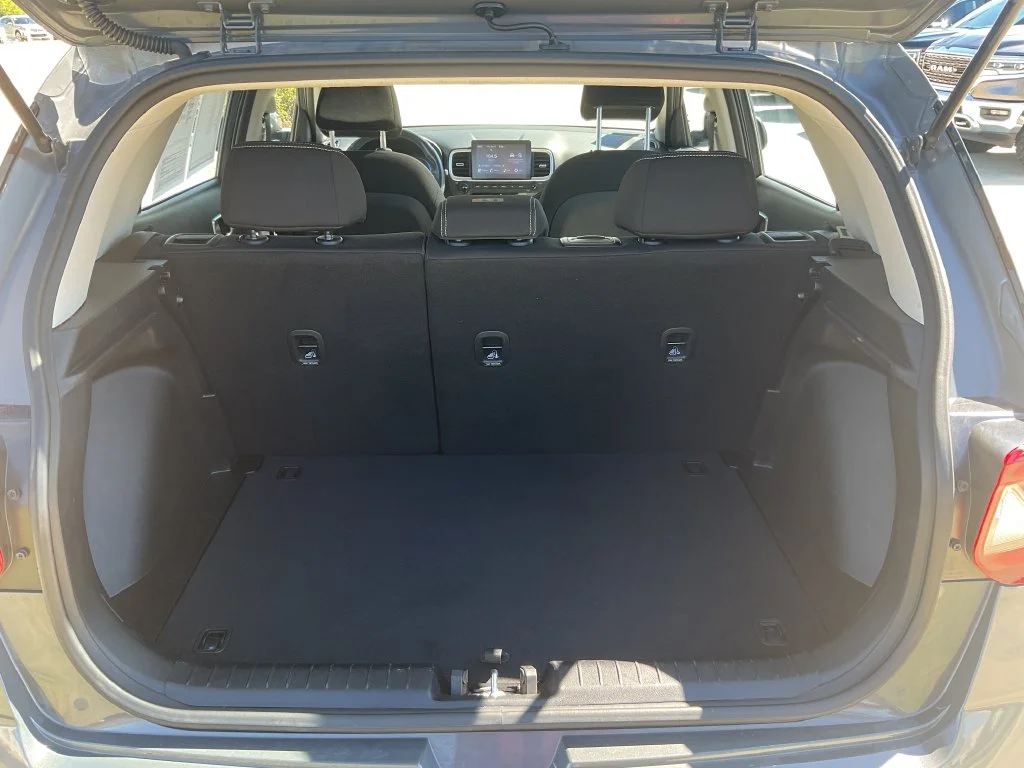 Used 2025 Gray Hyundai SEL image 9