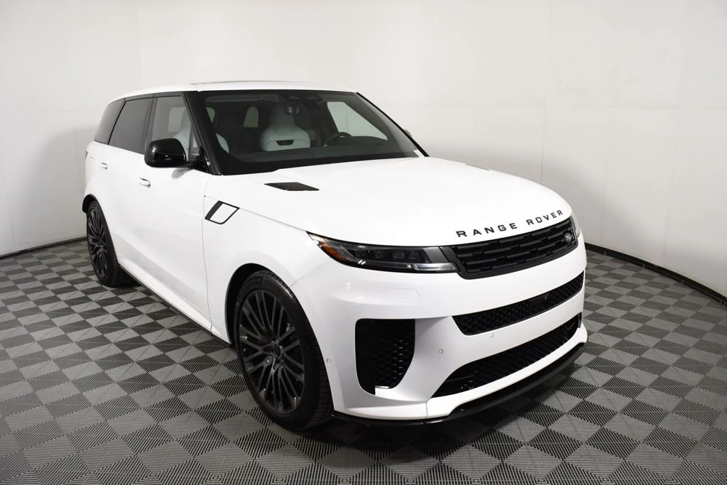 New 2026 Ostuni Prl Whi Land Rover SV image 9