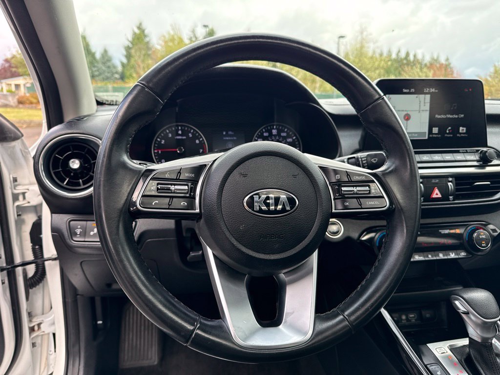 Used 2021 Snow White Pearl Kia EX image 10