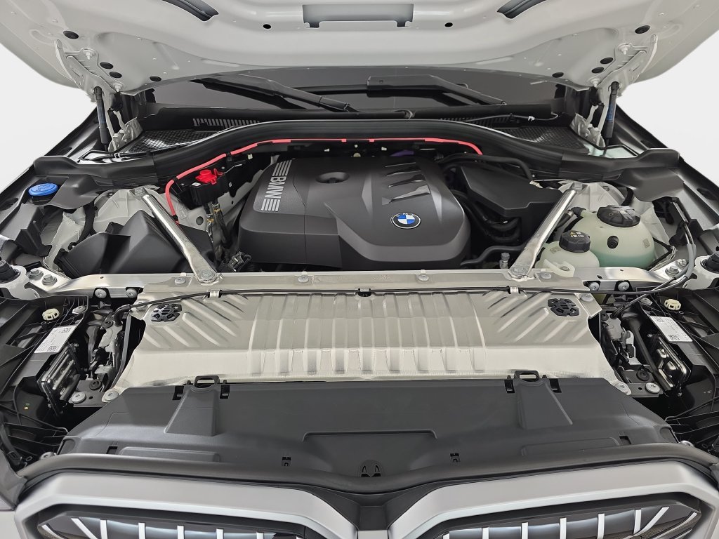 New 2026 Mineral White Metallic BMW 30 xDrive image 32
