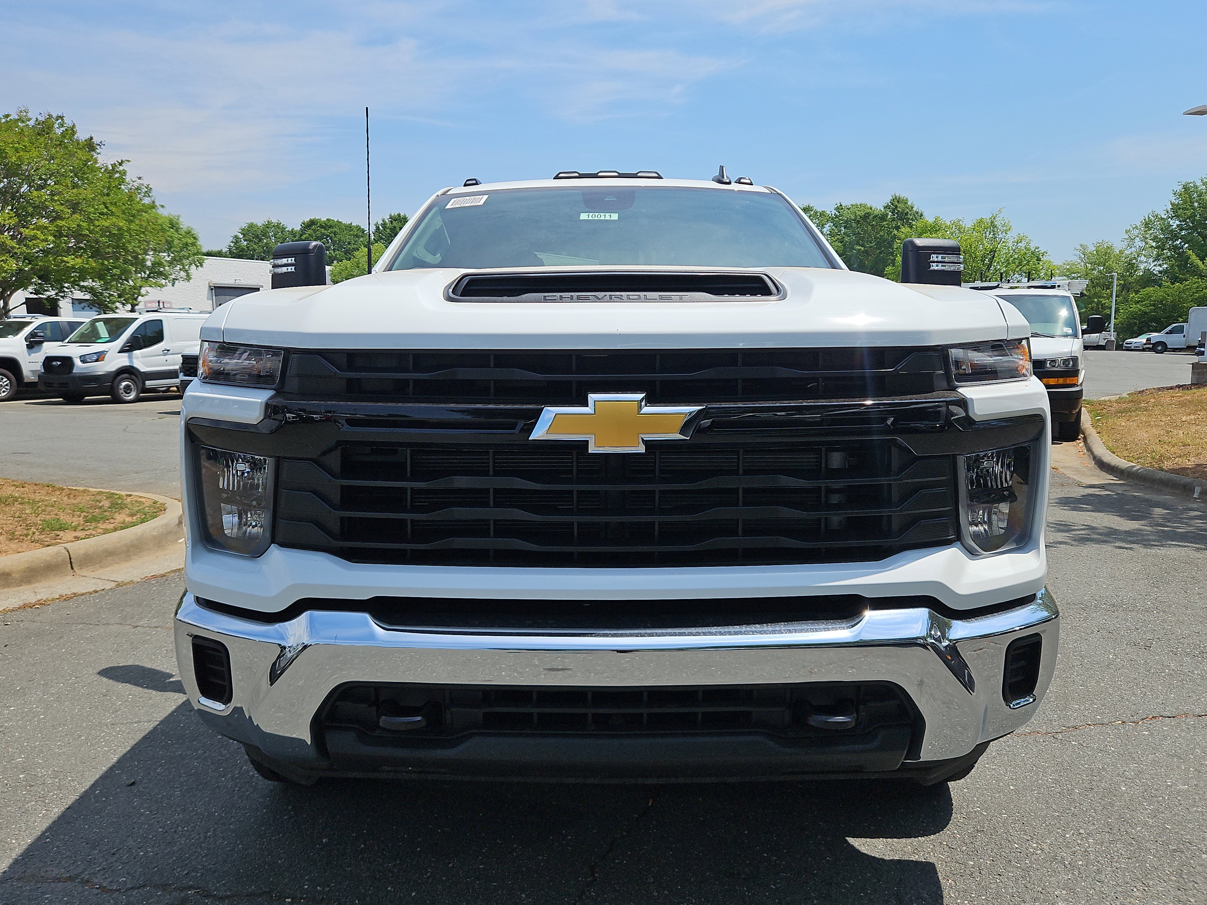 New 2026 Summit White Chevrolet WT image 7