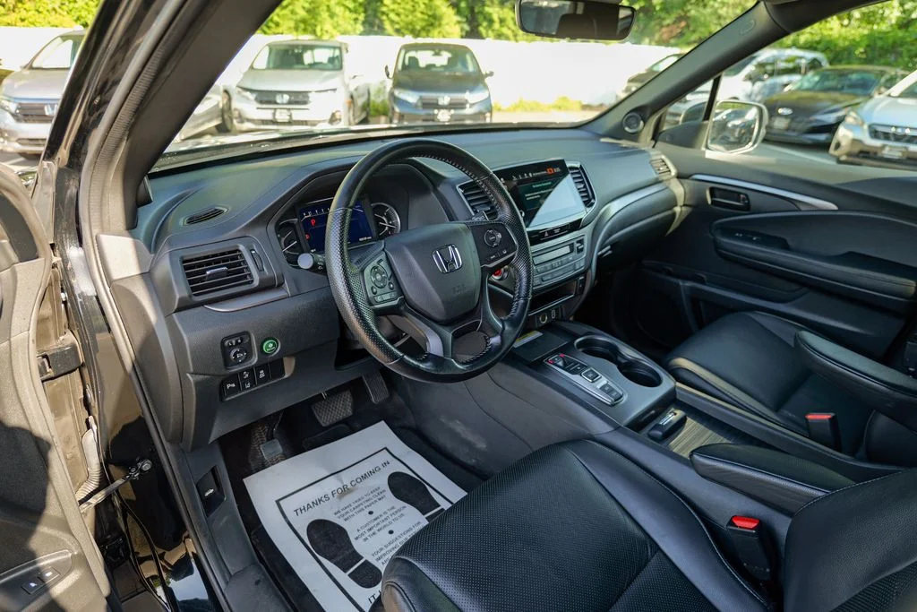 Used 2023 Black Honda EX-L image 19