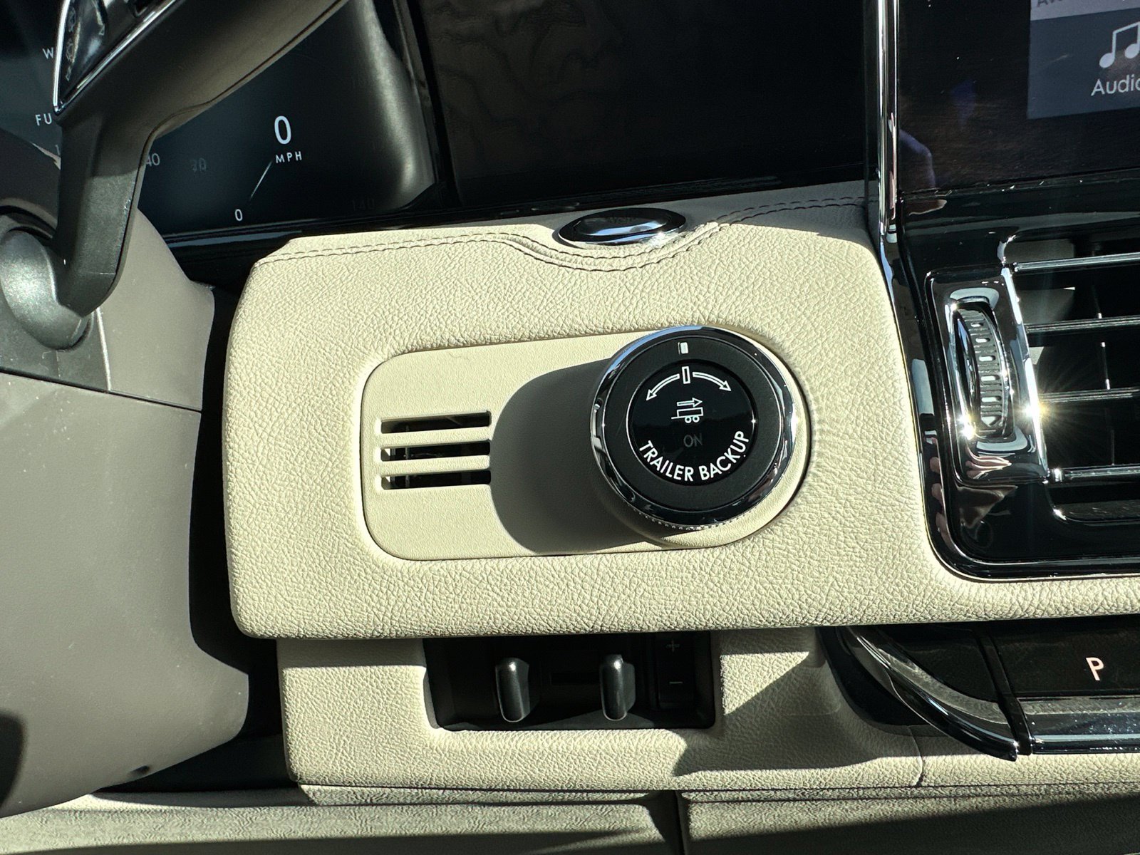 Used 2019 White Lincoln Reserve image 59