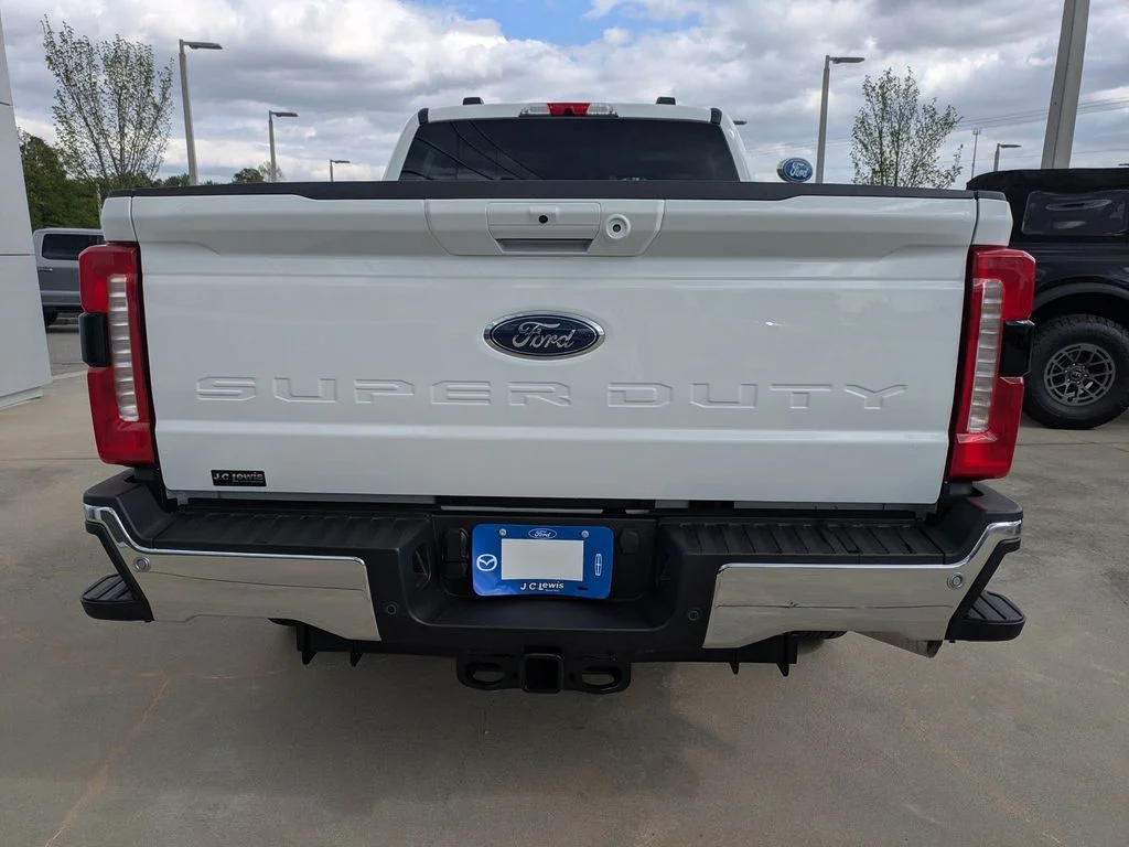 New 2026 Oxford White Ford Lariat image 5