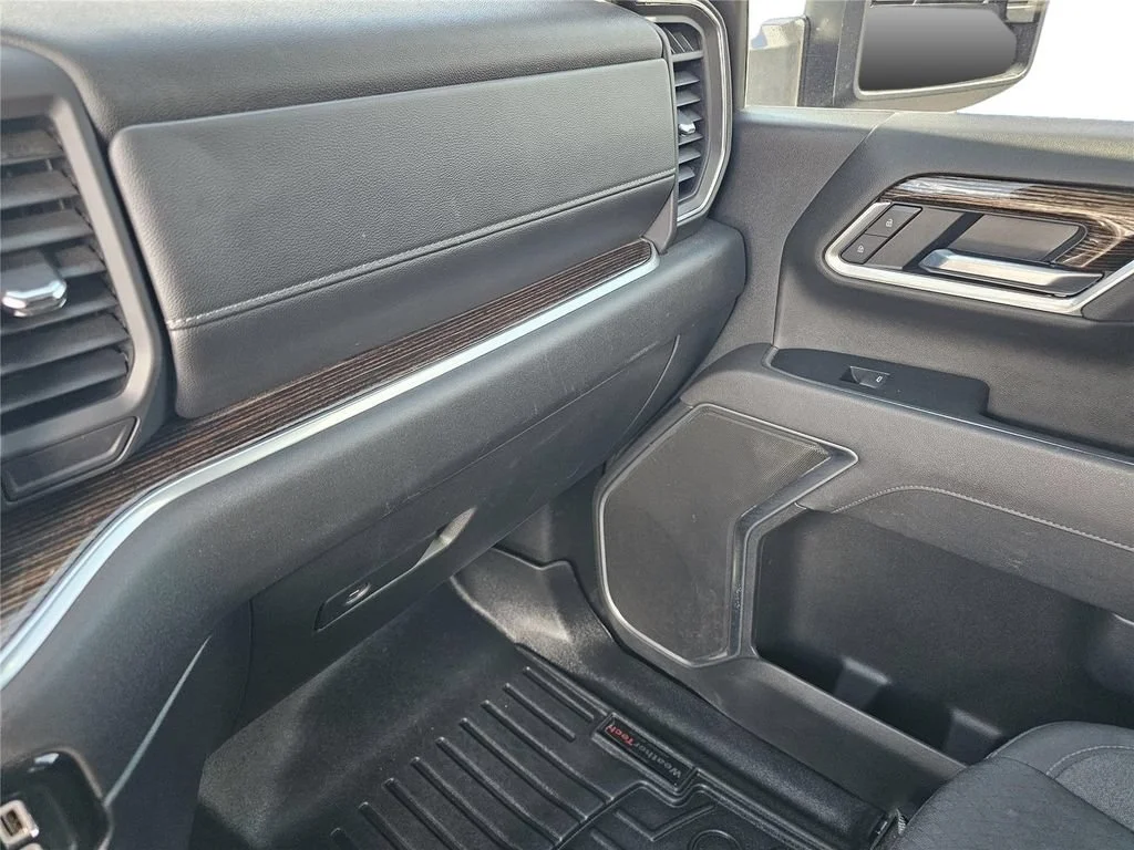 Used 2026 Onyx Black GMC SLE image 28