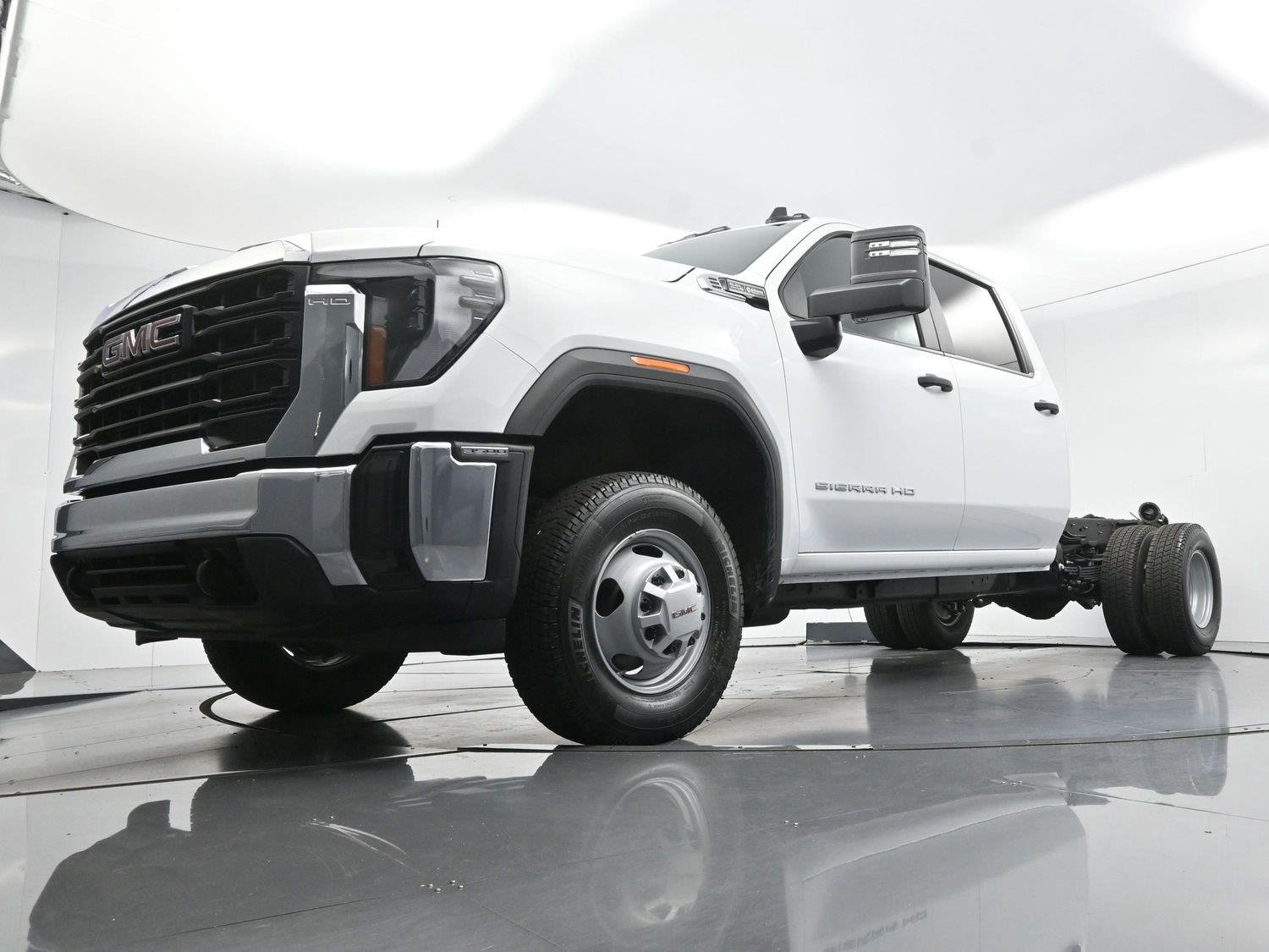 Used 2026 Summit White GMC Pro image 43
