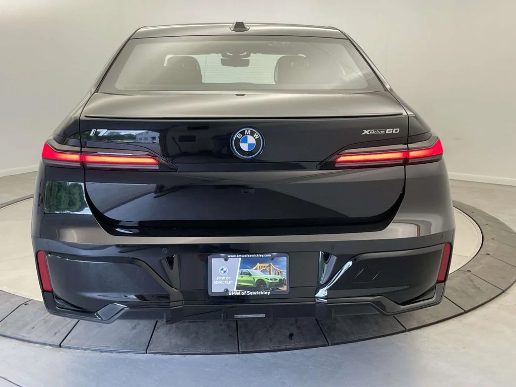New 2026 Black BMW xDrive60 image 4