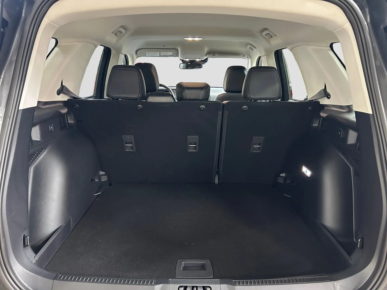 New 2026 Carbonized Grey Metallic Ford Outer Banks image 10