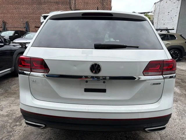 Certified Used 2023  Volkswagen 2.0T SE image 5