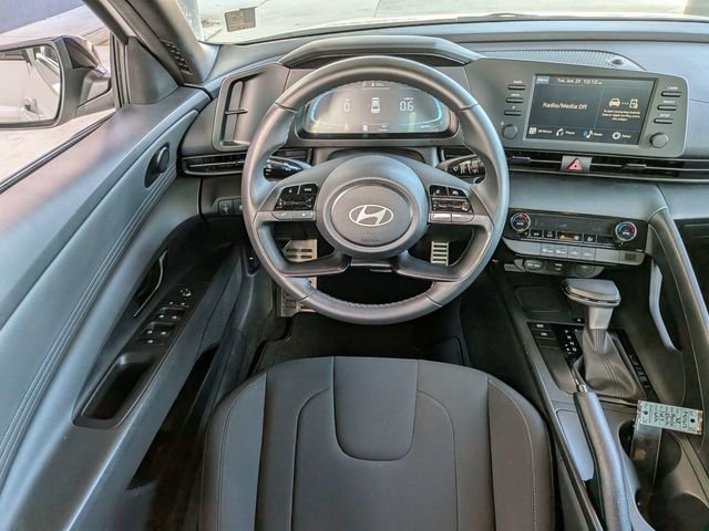 Used 2025 White Hyundai SEL Sport image 12