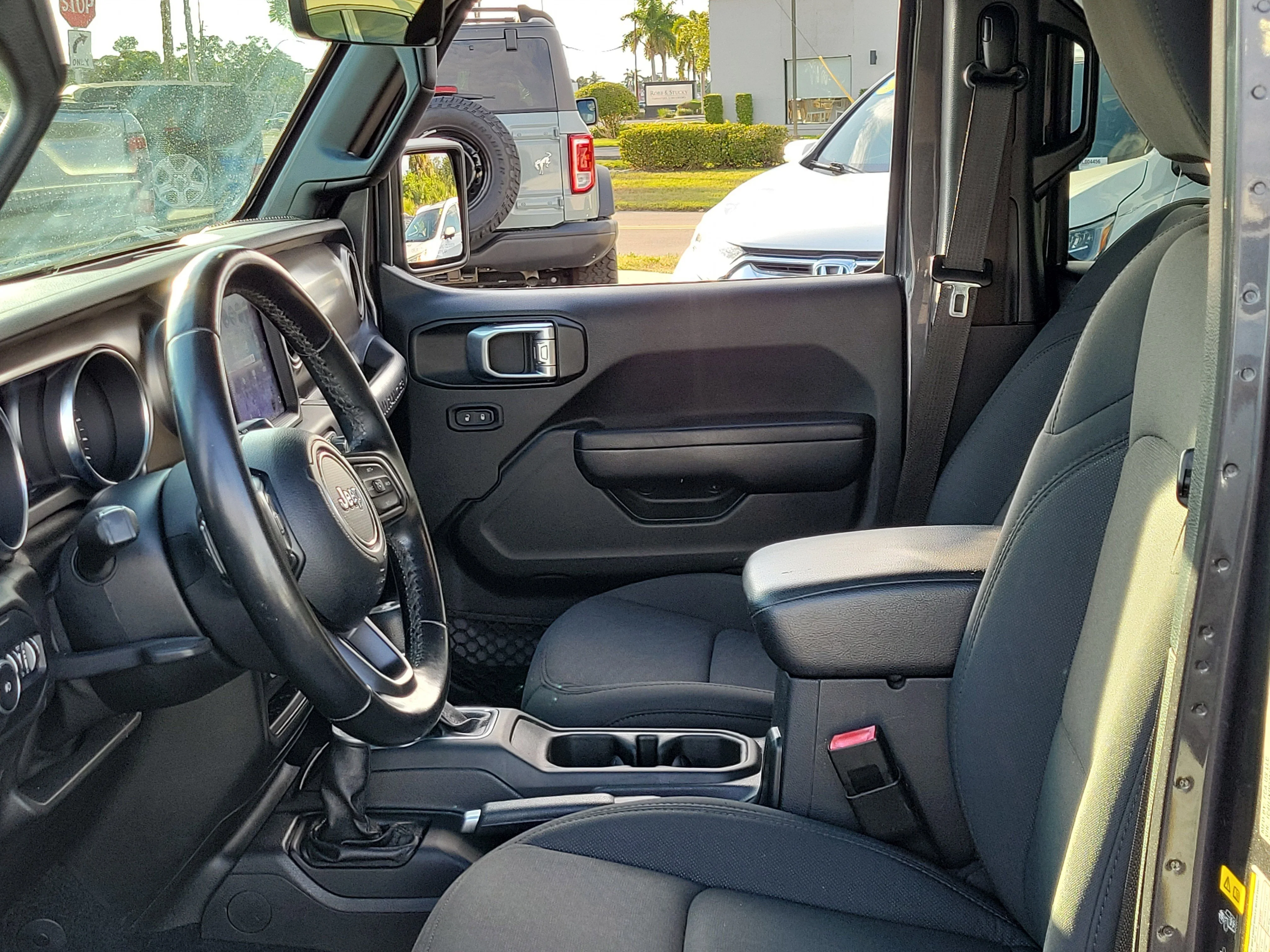 Used 2020 Granite Crystal Metallic Clearcoat Jeep Sport S image 22