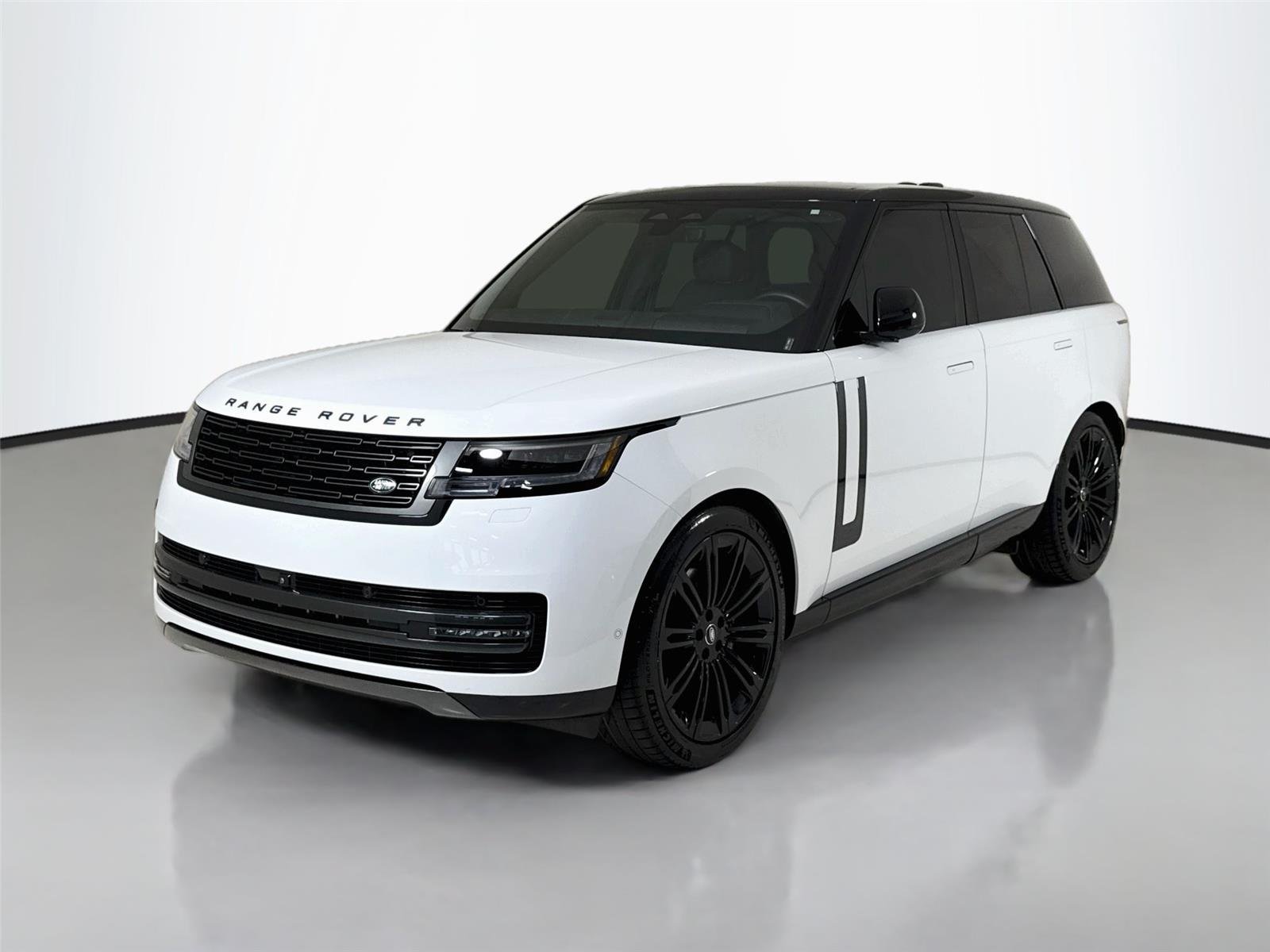 Used 2024 Fuji White Land Rover SE | Blackout Pkg | 360 Camera | Heated/Vented Seats image 10
