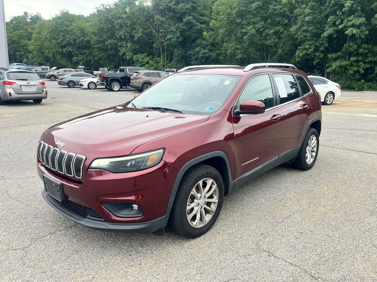 Used 2019 Velvet Red Pearlcoat Jeep Latitude image 3