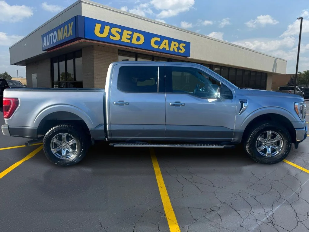 Used 2021 Silver Ford XLT image 2