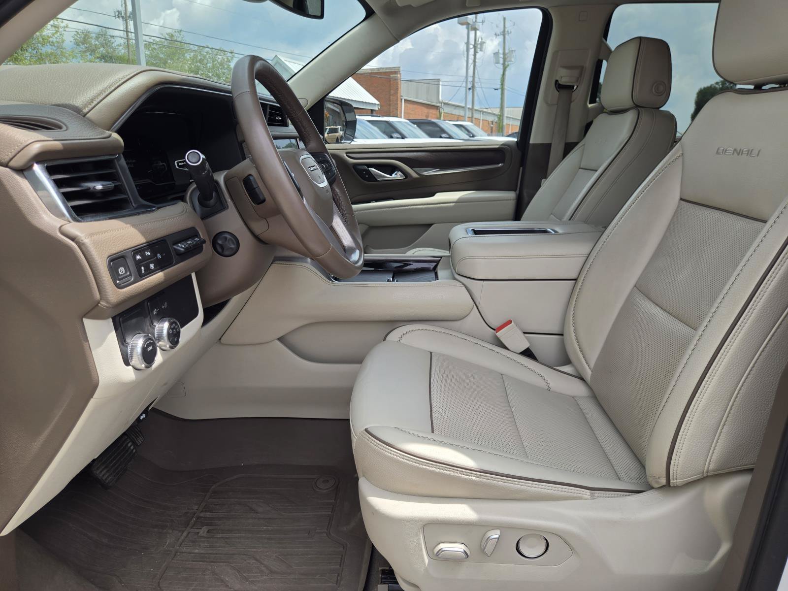 Used 2023 White GMC Denali image 25