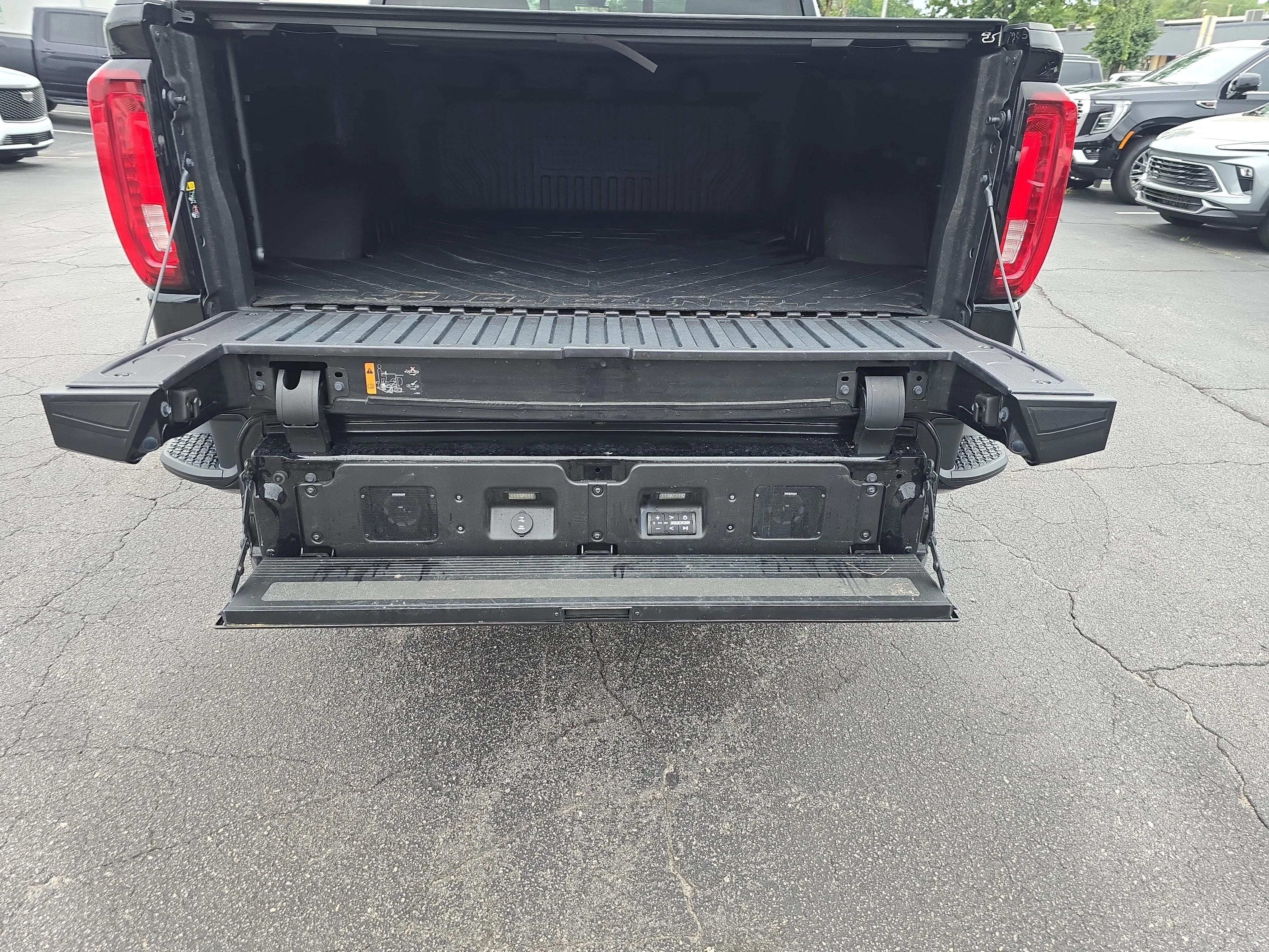Used 2021 EBONY TWILIGHT METALLIC GMC AT4 image 14