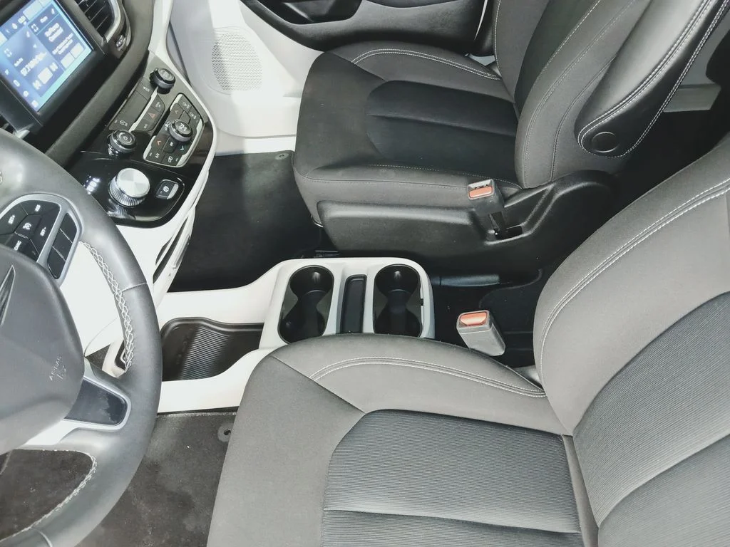 Used 2024 Black Chrysler LX image 18