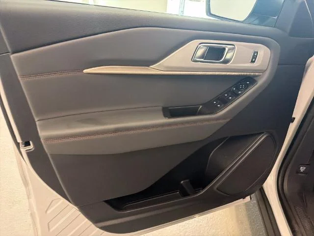 New 2027 Avalanche Gray Ford Active image 29