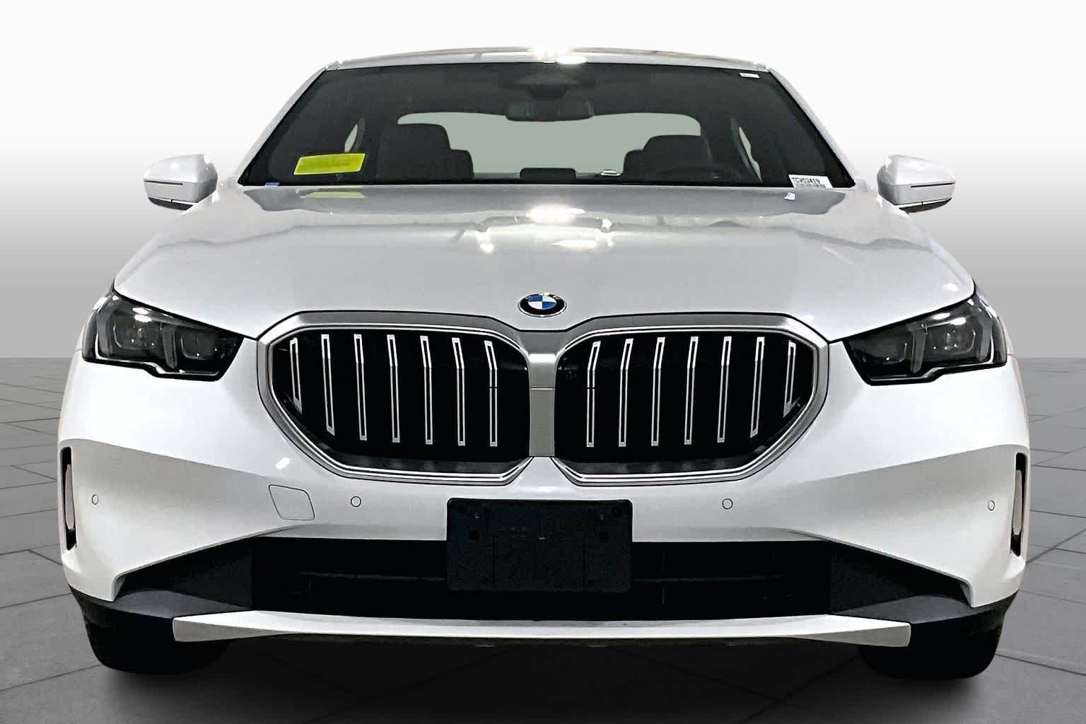 Used 2026 Mineral White Metallic BMW 530i xDrive image 3