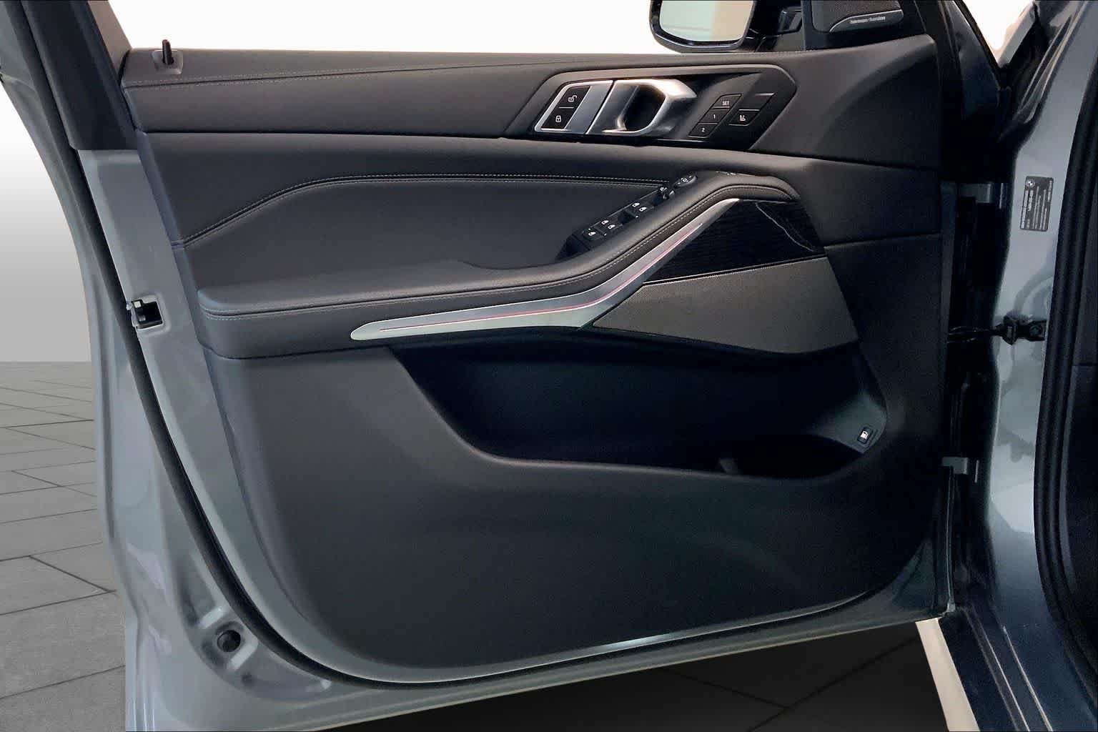 New 2026 Skyscraper Grey Metallic BMW xDrive50e image 10