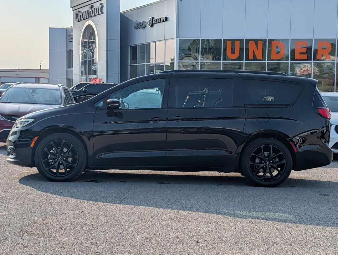 Certified Used 2025 Black Chrysler Limited - - FWD - Nappa Leather - Blind Spot - Full Sunroof - Remote Start & More! image 5