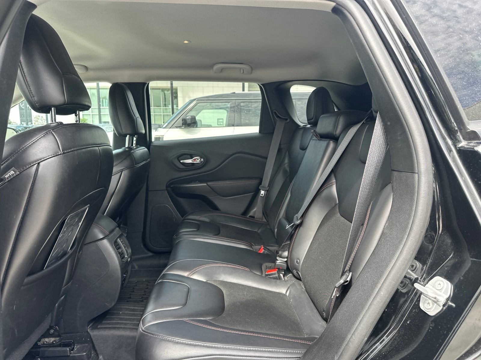 Used 2019 Diamond Black Crystal Pearlcoat Jeep Trailhawk image 25