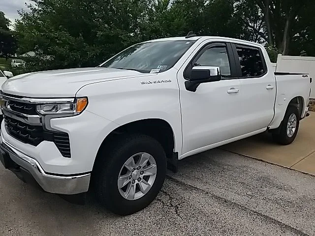 Used 2022 White Chevrolet LT image 15