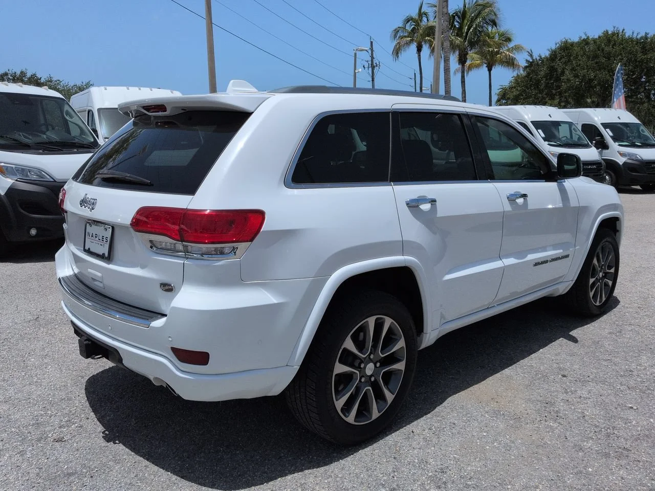 Used 2018 Bright White Clearcoat Jeep Overland image 5