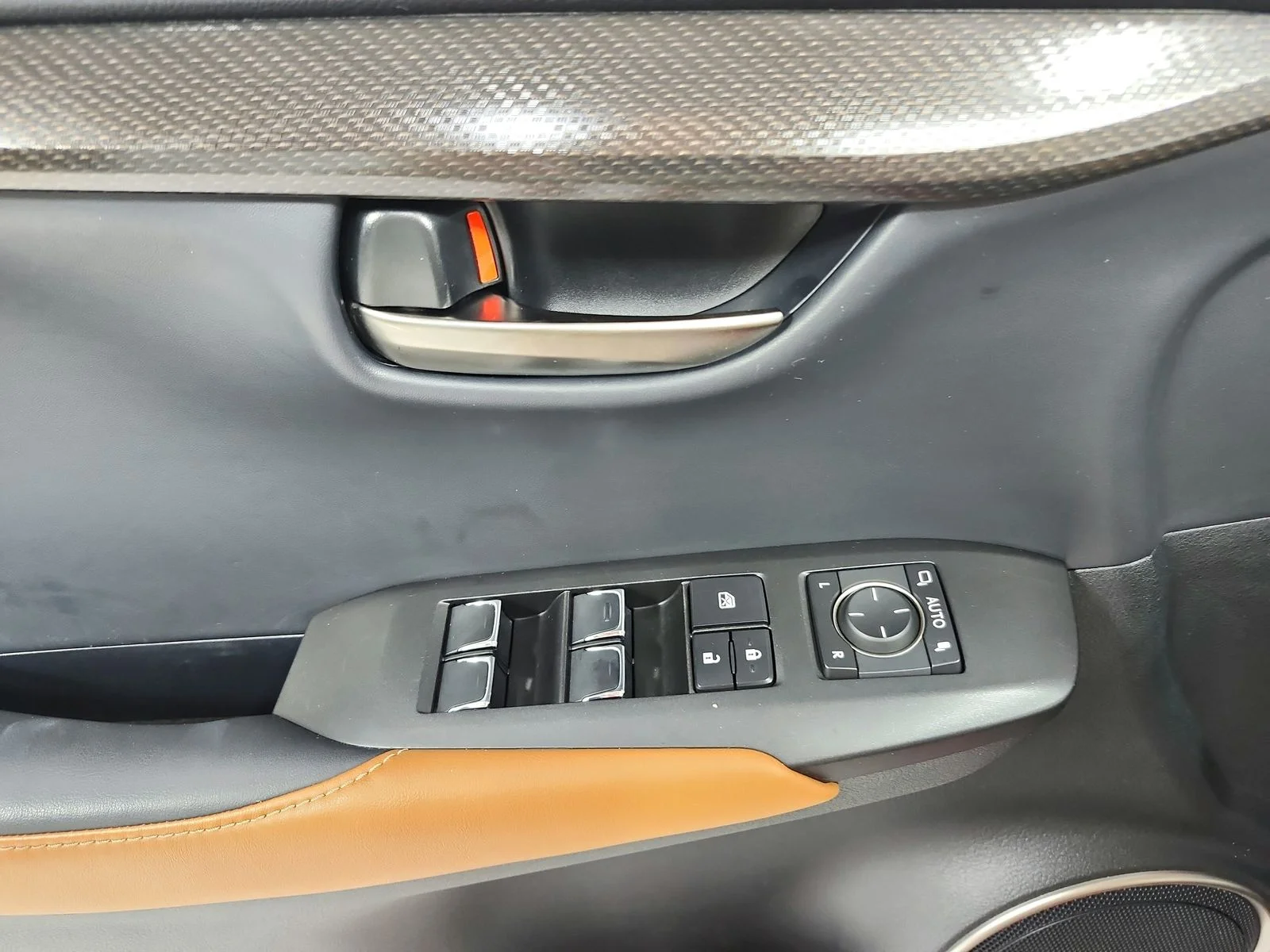 Used 2018 Red Lexus 300 Base image 29
