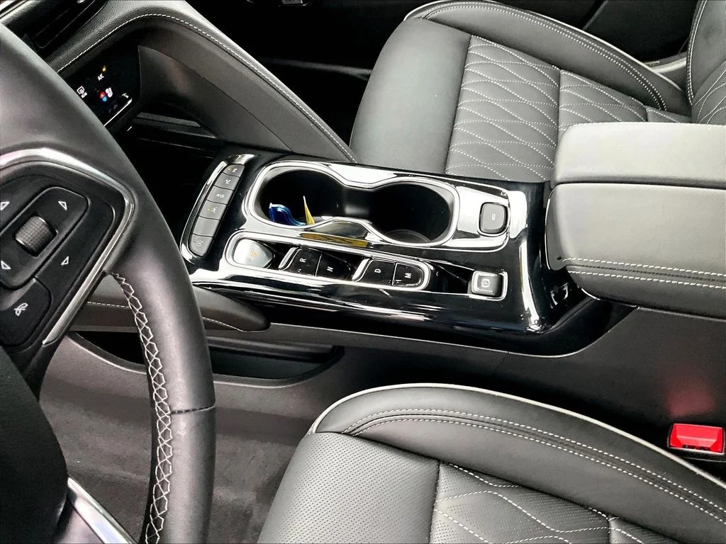Used 2023 Black Buick Avenir image 21