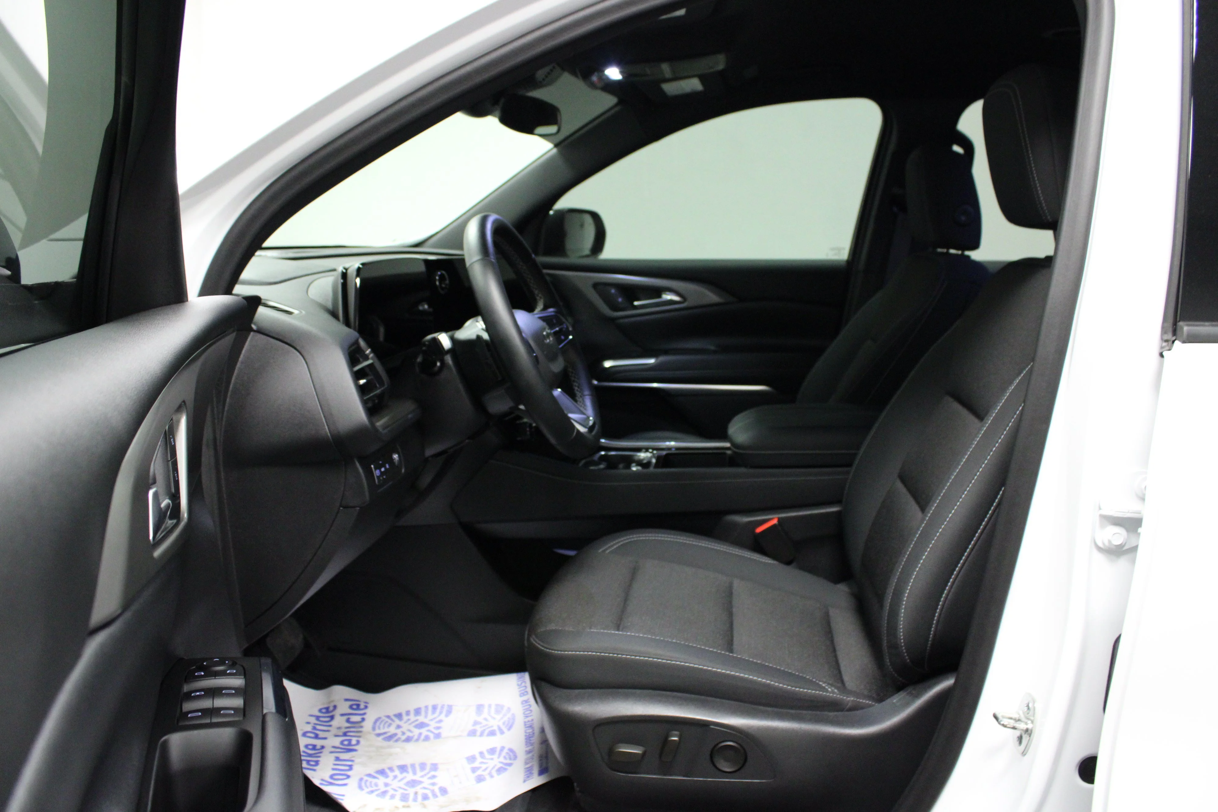 Used 2025 Summit White Chevrolet LT image 12