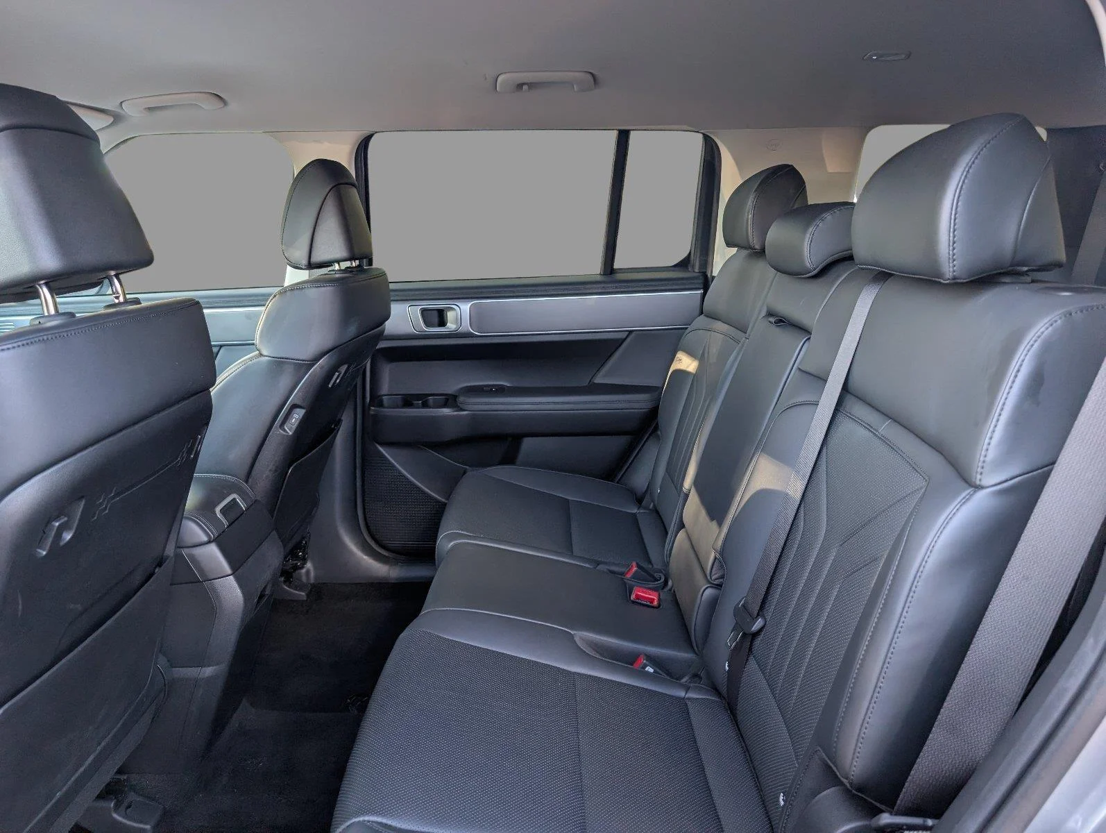 Used 2026 Shimmering Silver Hyundai SEL image 35